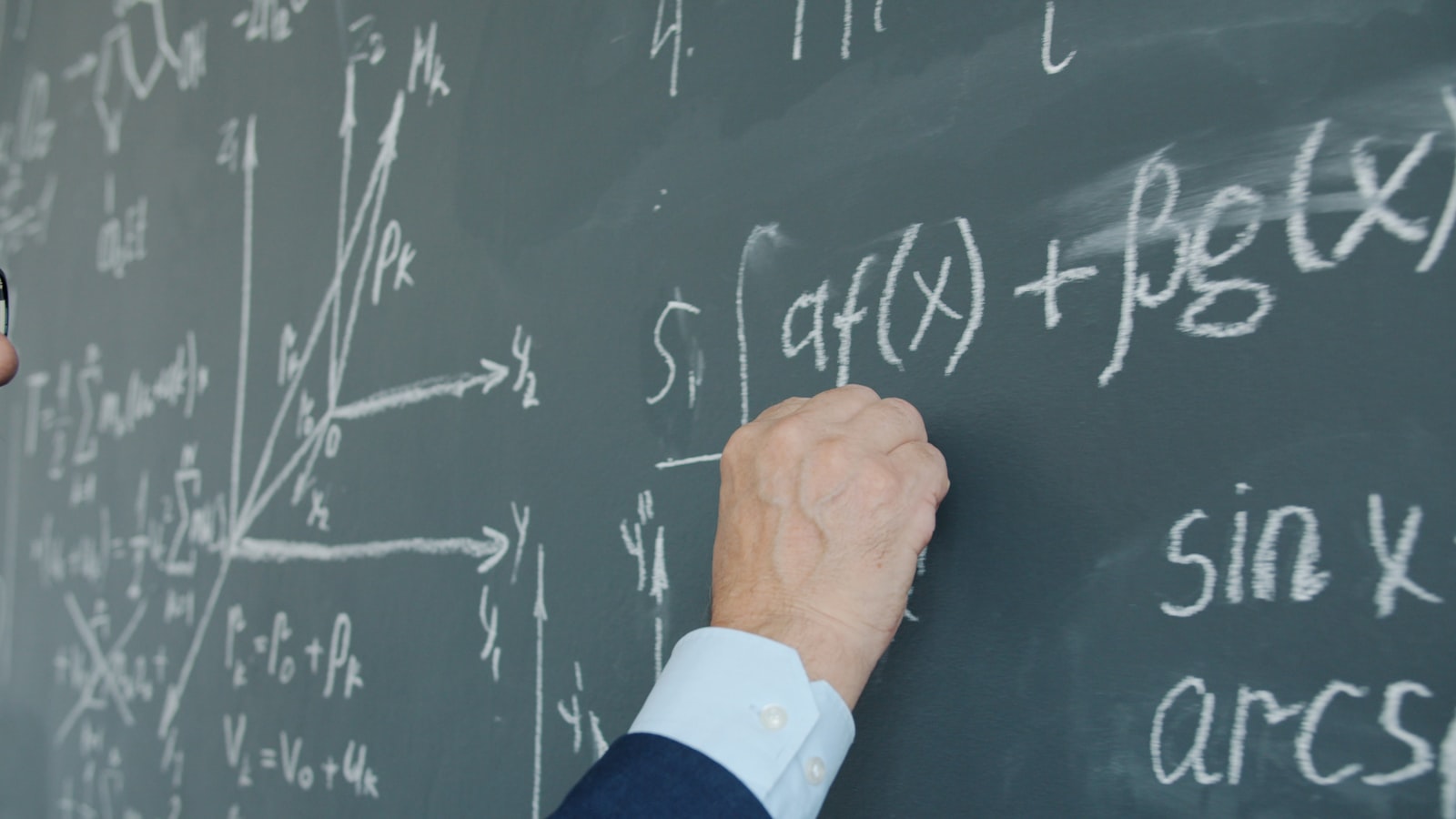 GPT-5 Reproduced a Physicist’s Best Paper in 30 Minutes, Then Derived New Quantum Gravity Results